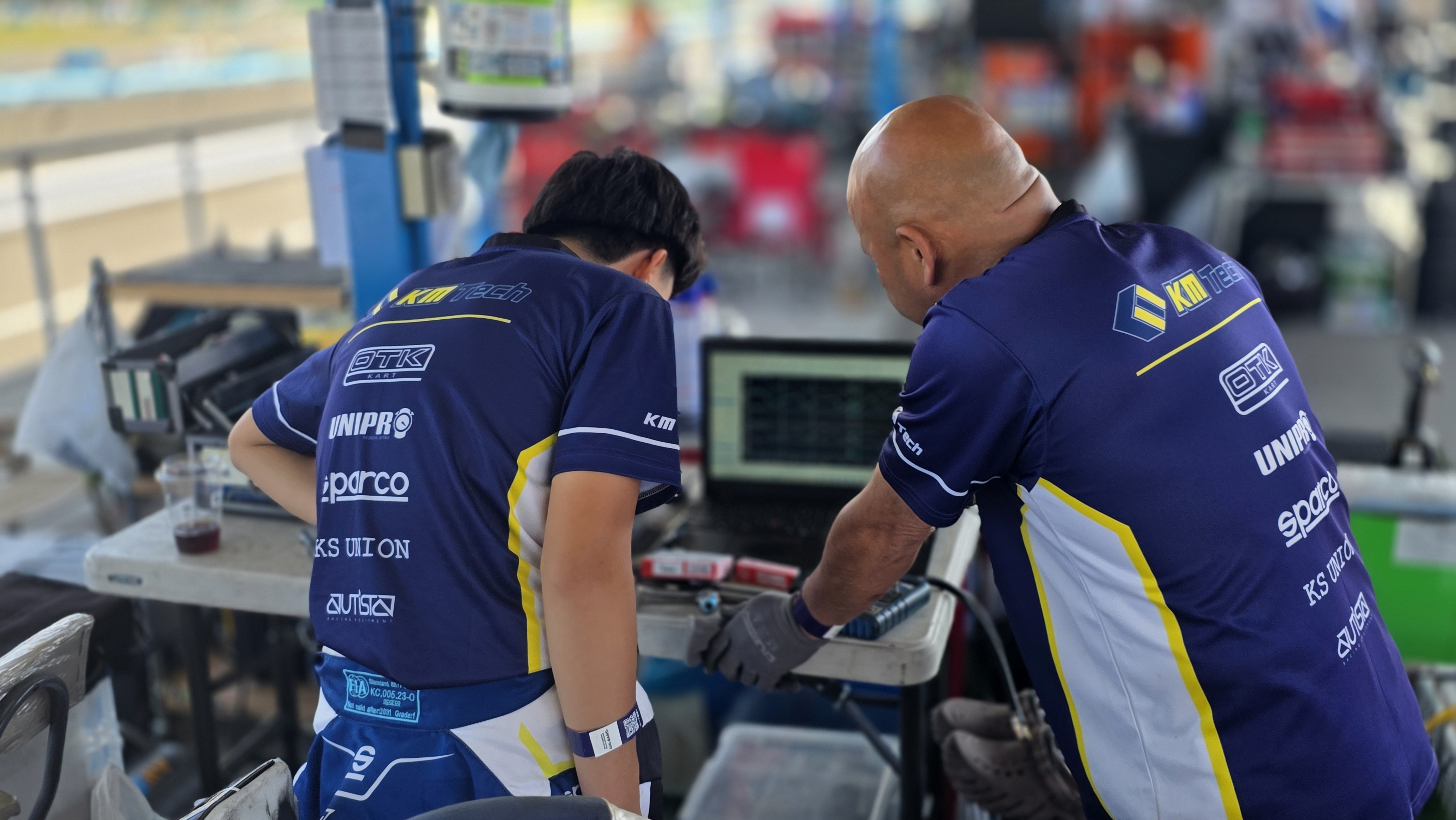 レースウィークエンド — ピットでの準備