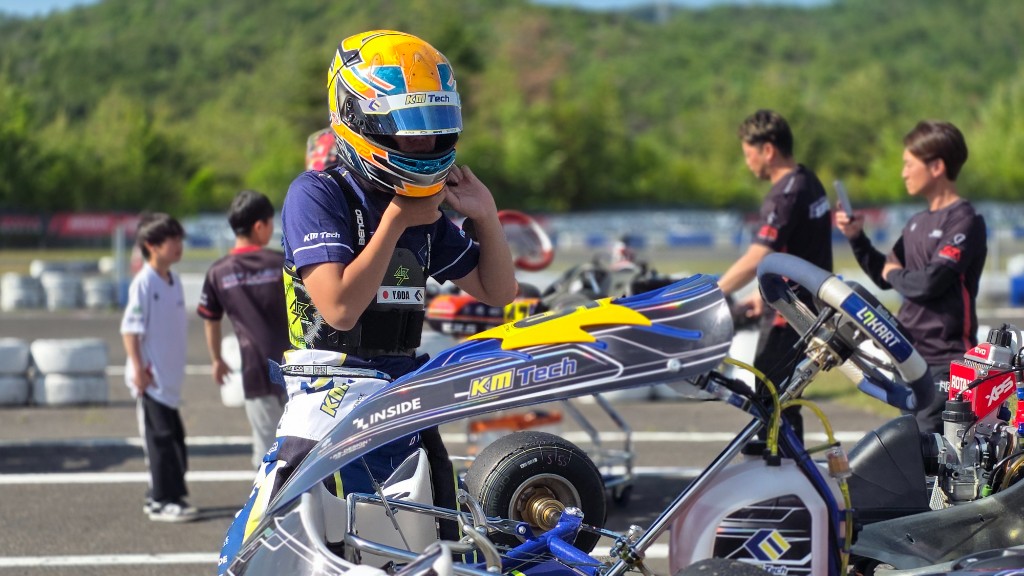 ヘルメット調整 — スタート前